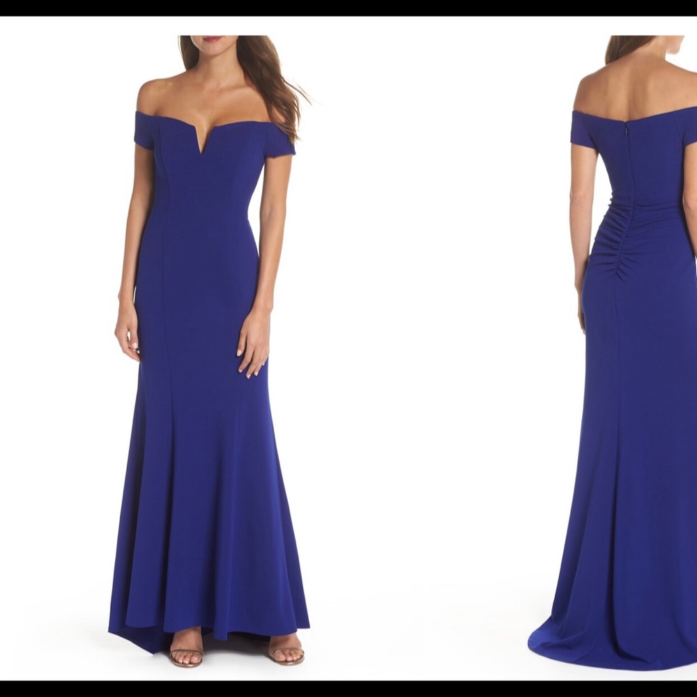 Vince Camuto Notched Off the Shoulder Trumpet Gown